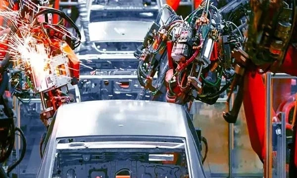 Driving agility and modernization for a global automotive giant